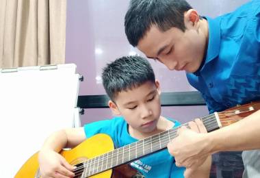 Gia sư dạy đàn Guitar giỏi uy tín